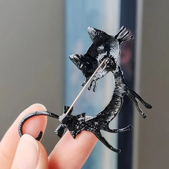 Cat Brooch Enamel Rhinestone Fun Pin Stylish Kitty Whimsical Heart Bow Pearls - Picture 3 of 4